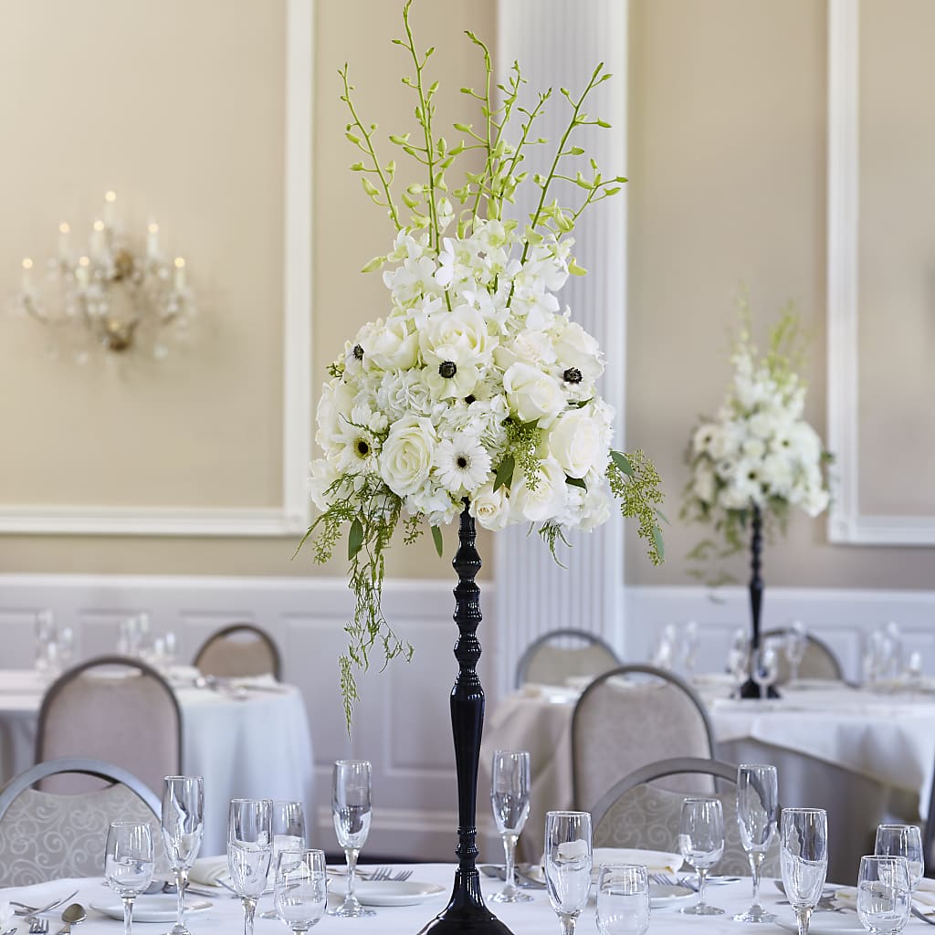 Regency Centerpiece – BERMAN'S FLOWERS, Kingsburg CA