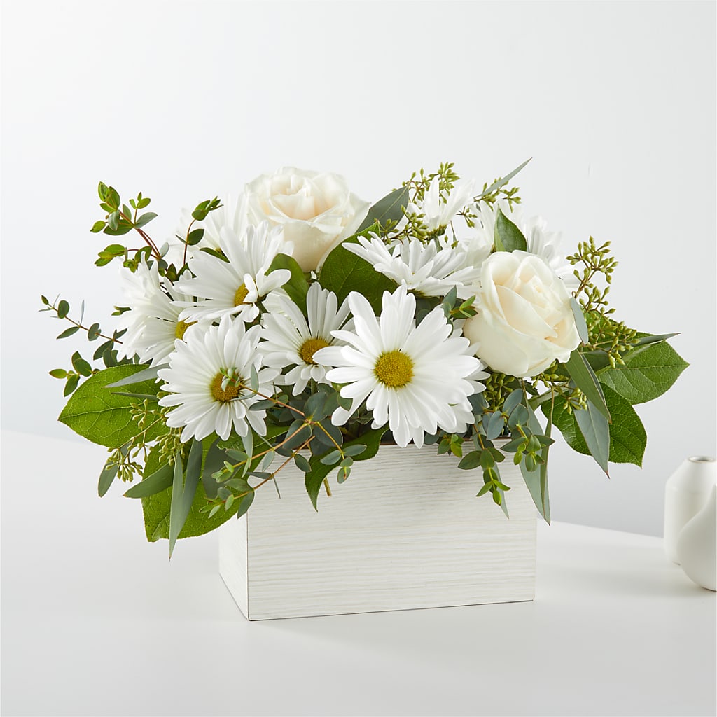 Fresh Linen Box Bouquet – BERMAN'S FLOWERS, Kingsburg CA