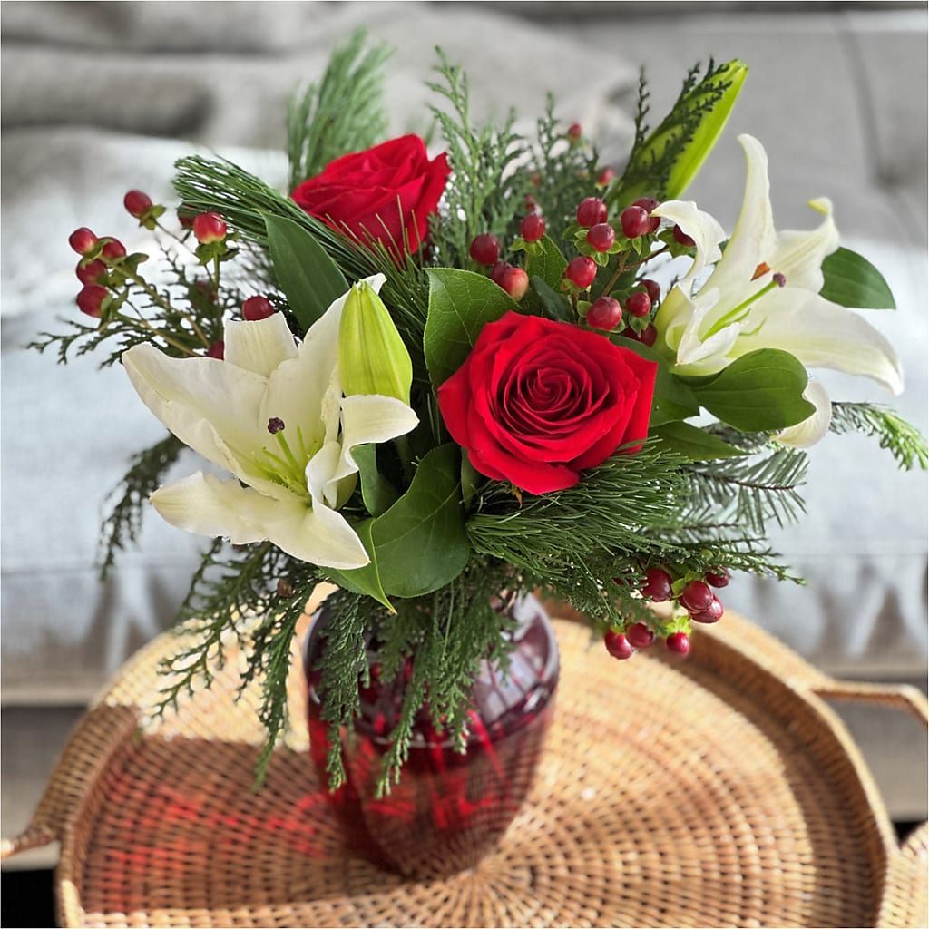 Evergreen Delight Bouquet – BERMAN'S FLOWERS, Kingsburg CA