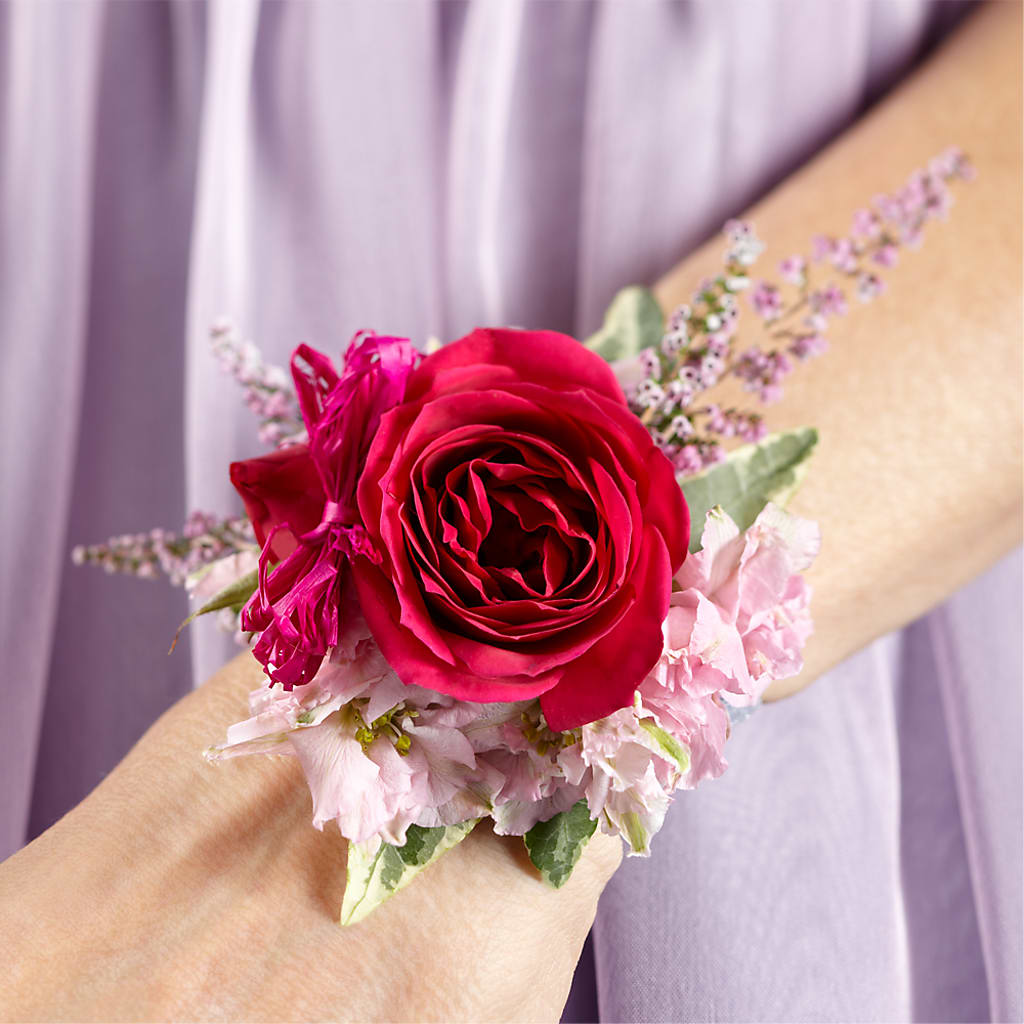 Rose Charm Corsage – BERMAN'S FLOWERS, Kingsburg CA