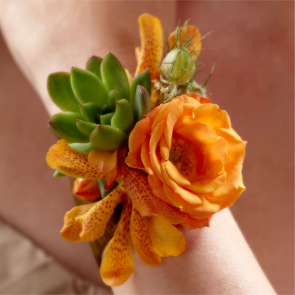 Irresistible Love Wrist Corsage – BERMAN'S FLOWERS, Kingsburg CA
