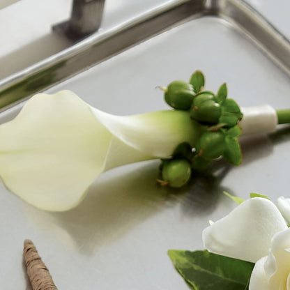 White Calla Boutonniere – BERMAN'S FLOWERS, Kingsburg CA