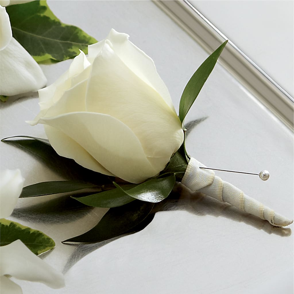 White Rose Boutonniere – BERMAN'S FLOWERS, Kingsburg CA